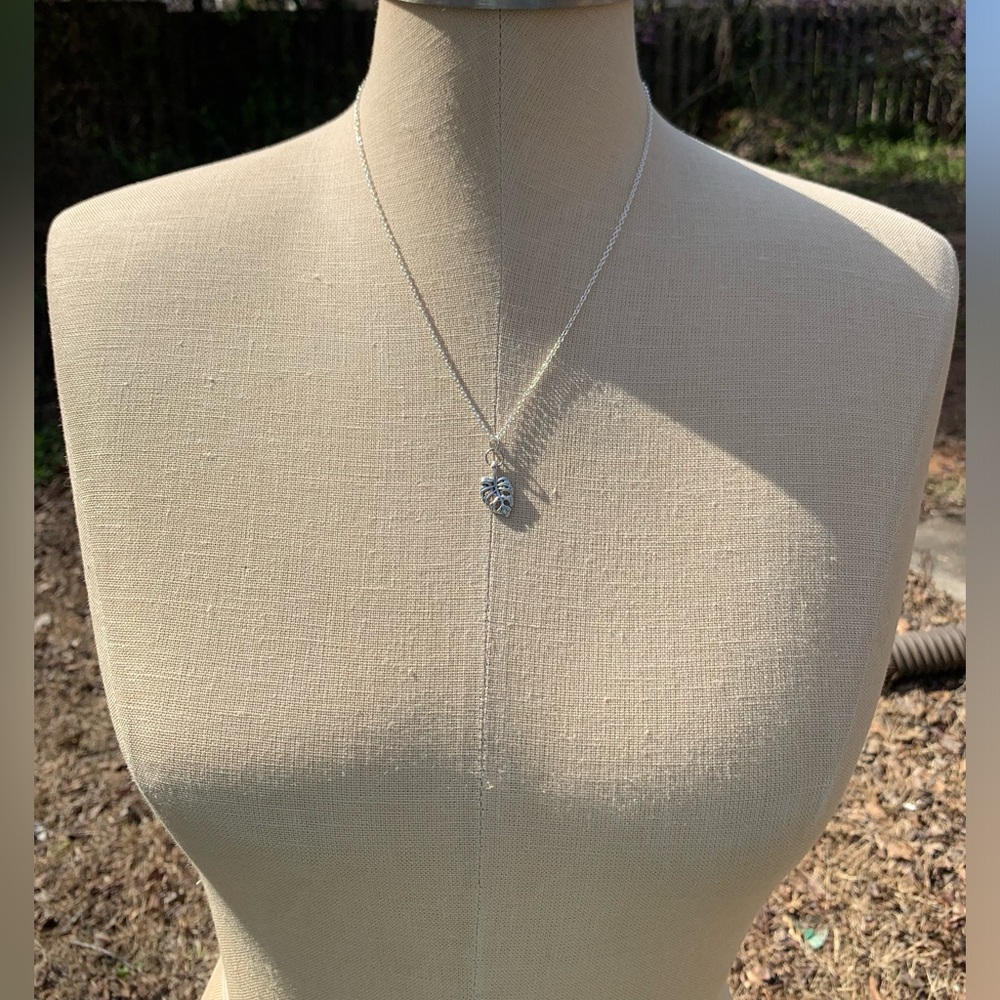 NWT Sterling Silver Plated Chain & Alloy Monstera Plant Leaf Charm Necklace - Picture 5 of 12